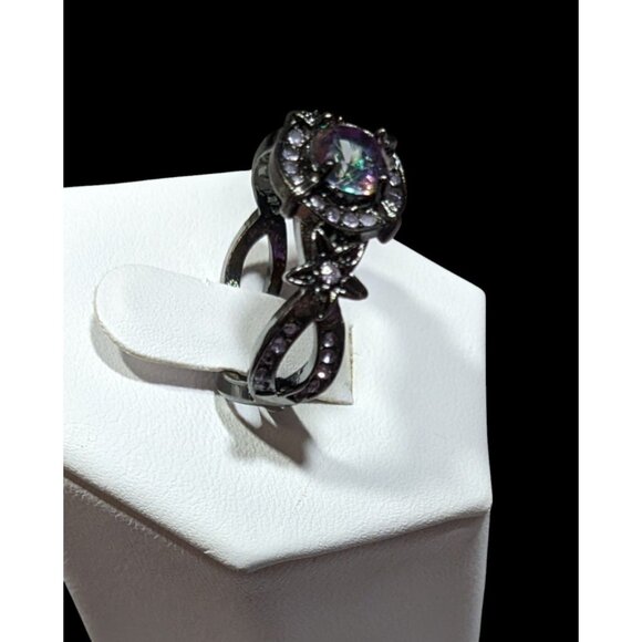 Gothic Purple Gemmed Ring With Star Accents Size 7.75 - Picture 3 of 8